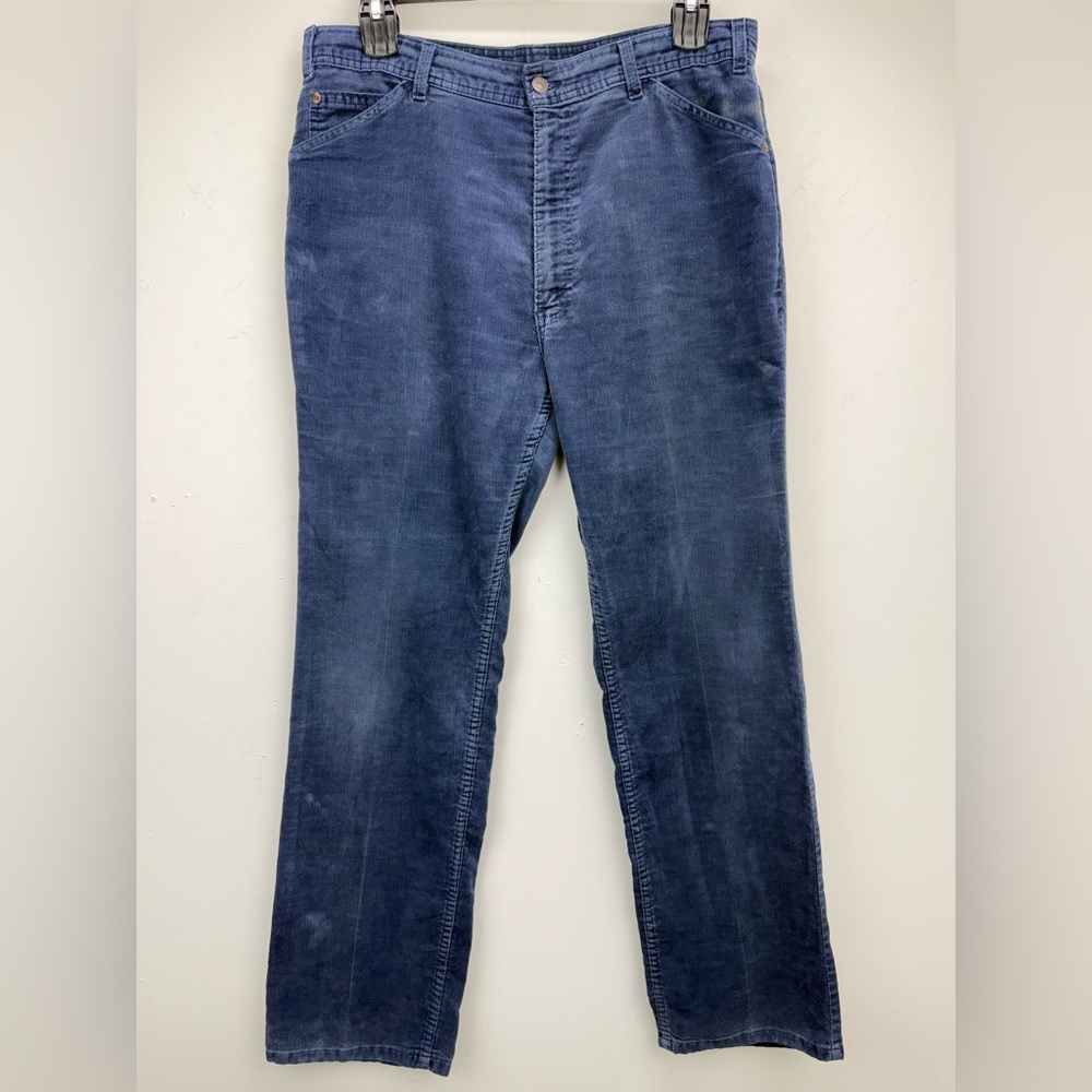 Vintage Levi’s size 38x31 Men’s Blue Corduroy Straight Leg Pants